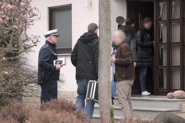 LA POLICÍA VIGILA EN MONTABAUR, LOCALIDAD DE ORIGEN DEL COPILOTO ANDREAS LUBITZ