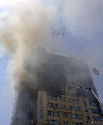 Foto: Un incendio en Bakú deja 15 muertos / AFP