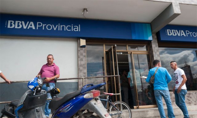 robo en banco provincial del tocuyo. 30/06/2015. foto ivan piña