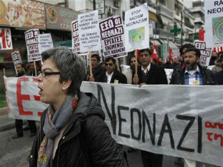 Hombre dispara a sede de partido oficial en Atenas