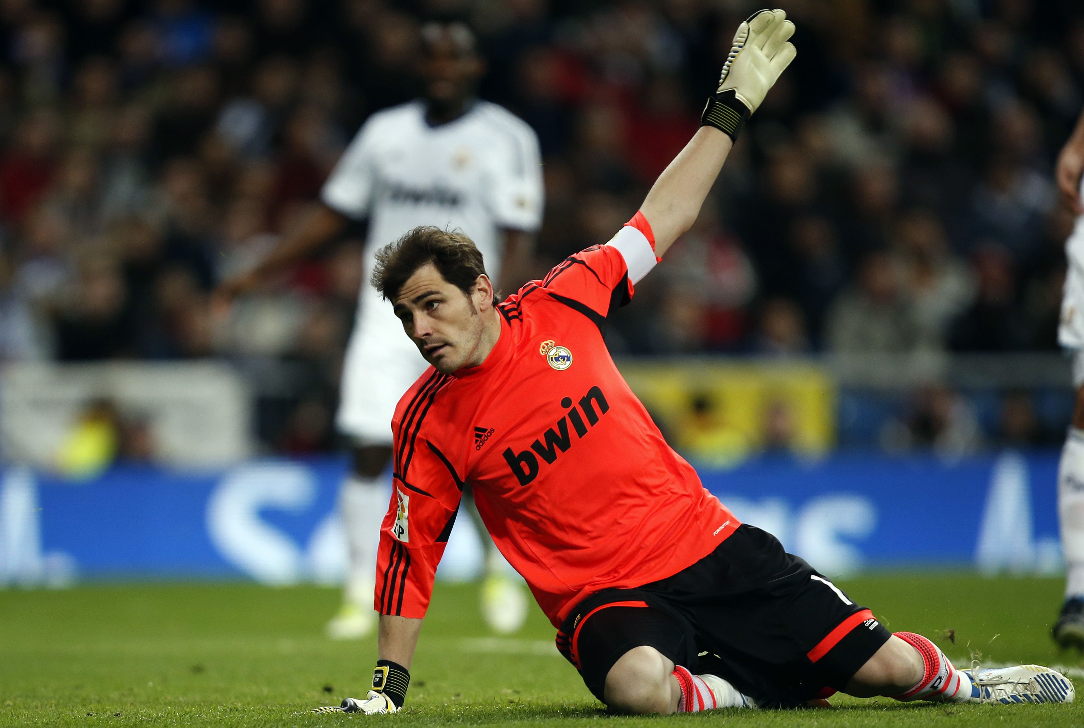 Casillas “huele” a Manchester, dice Alex Ferguson