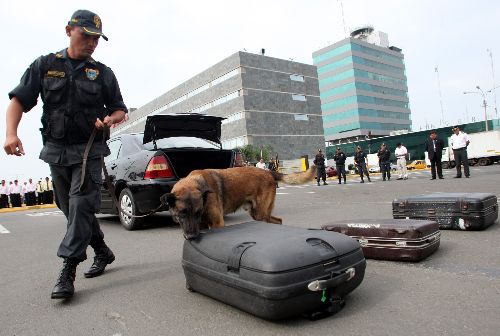 Cinco colombianos y un peruano detenidos por policía antidrogas de Perú