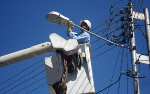 Inician restablecimiento del servicio eléctrico en Sabana Grande