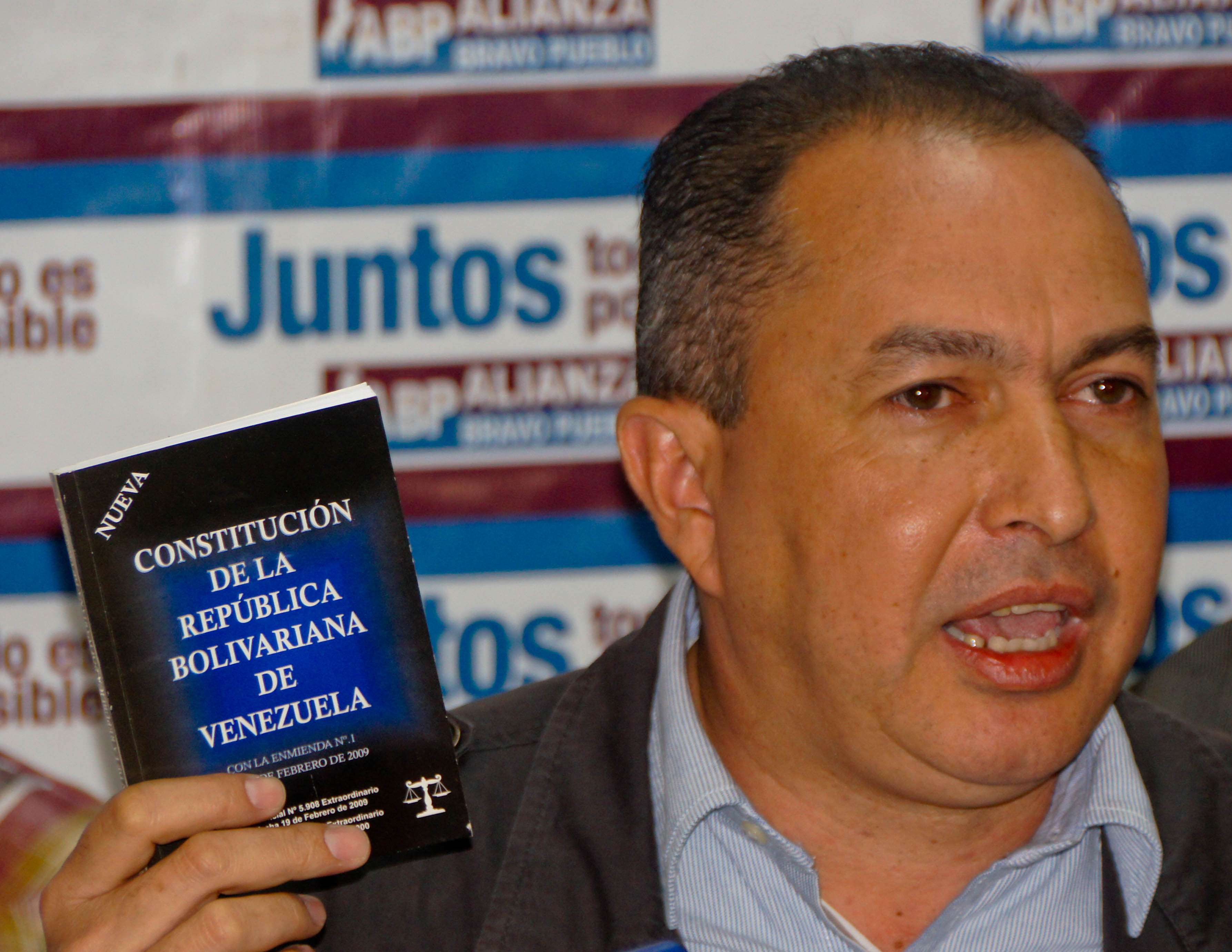 Richard Blanco: La ausencia de Chávez se traduce en una falta de respeto al pueblo