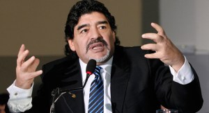 Una “pelusa” lo que le saca el “pelusa” Maradona a Telesur (MILLONARIO)