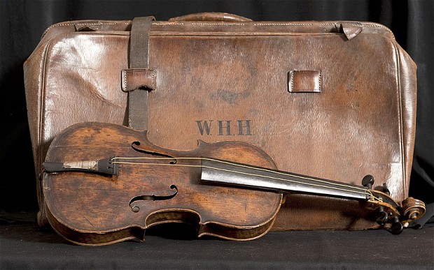 “Emerge” el violín del Titanic, 101 años después del naufragio