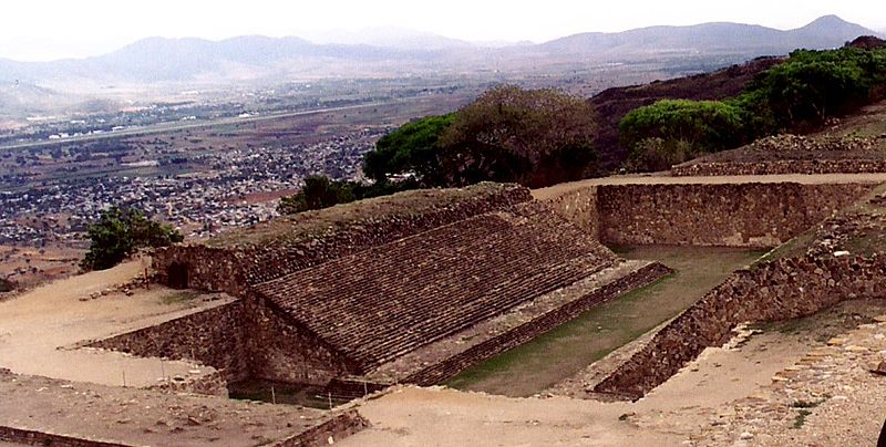 Arqueólogos mexicanos descubrieron tres canchas de pelota de la época prehispánica