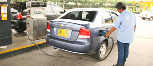 Precio de la gasolina en Colombia sube 45% tras cierre de frontera venezolana (Fotos)