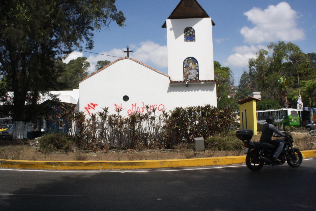 Así rayaron el patrimonio histórico Los Salias los militantes oficialistas (Foto)