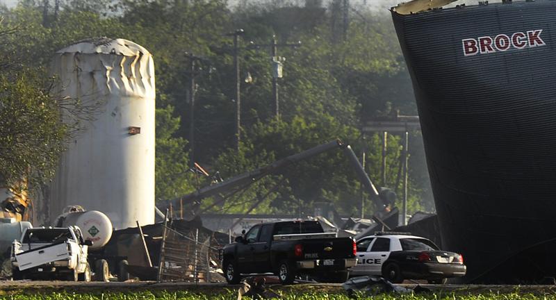 Recuperan 12 cadáveres tras explosión de la planta de fertilizantes en Texas