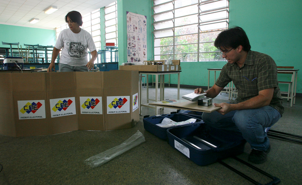 Venezolanos listos para votar este 14A