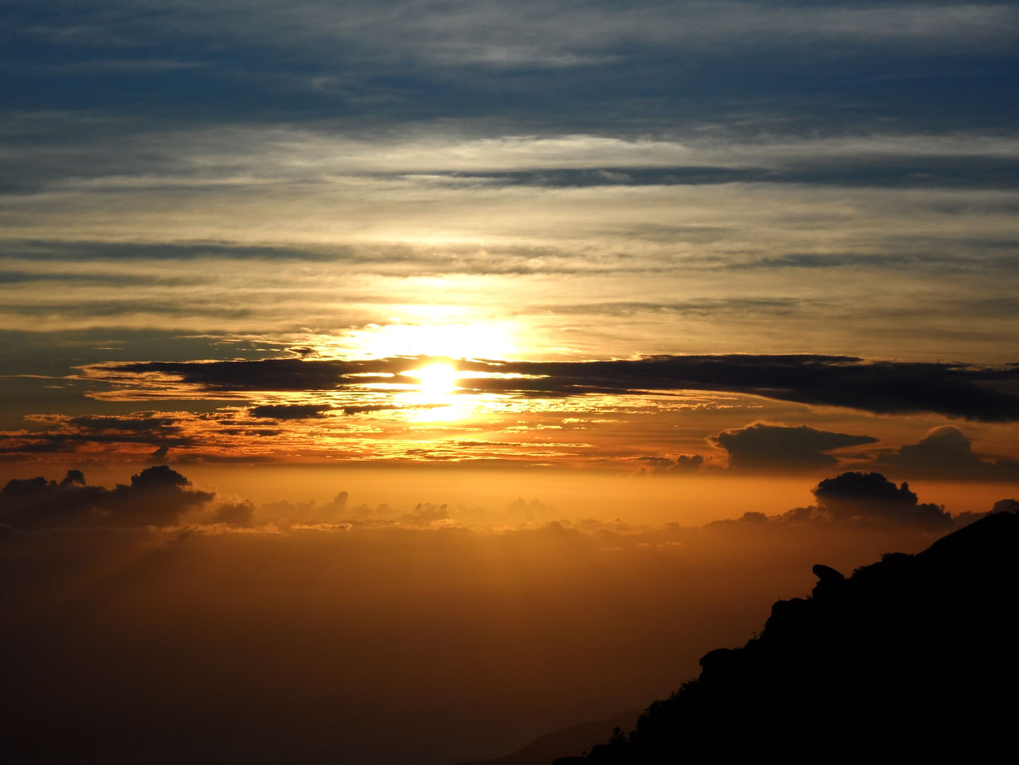 La magnificencia del Valle de Caracas desde el Pico Naiguatá (FOTOS)