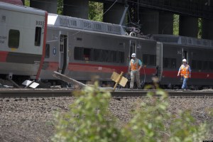 Tren se descarrila con alrededor de 800 pasajeros en Nueva York