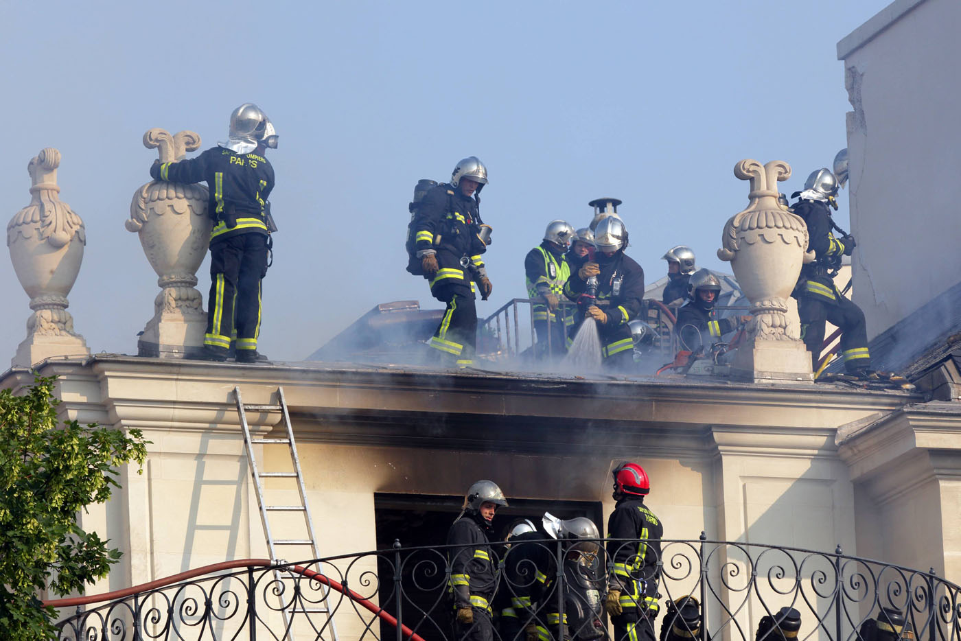 La mansión Lambert, joya arquitectónica de París, arrasada por las llamas (Fotos)