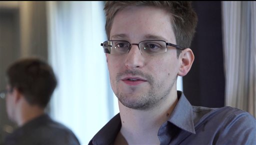 Snowden espera la visita de su padre en Rusia