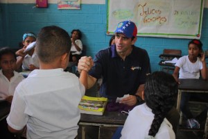 Capriles: Las instancias en Venezuela funcionan como clubes de amigos
