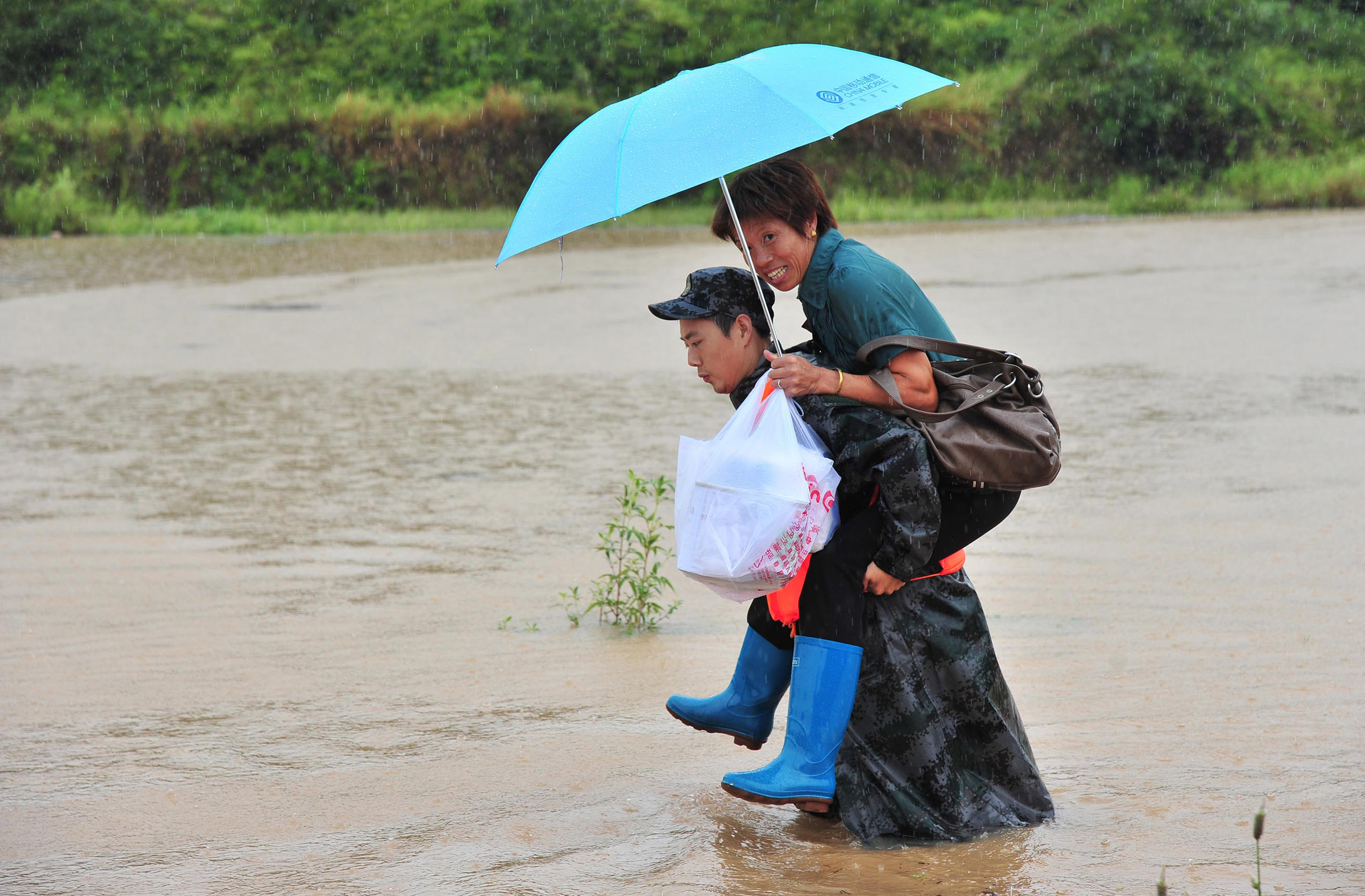 Las inundaciones dejan más de 100 muertos en China