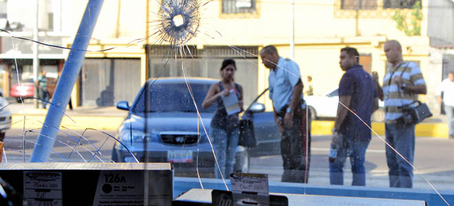 Se escapa ladrón capturado en atraco a tienda de tecnología