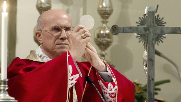 Cardenal Bertone dice haber sido víctima de “cuervos y víboras”