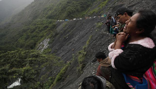 Al menos 13 muertos en accidente causado por deslizamiento en vía boliviana