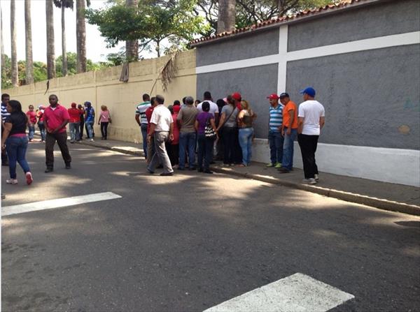 Seguidores del alcalde de Valencia protestan en el Sebin (Foto)