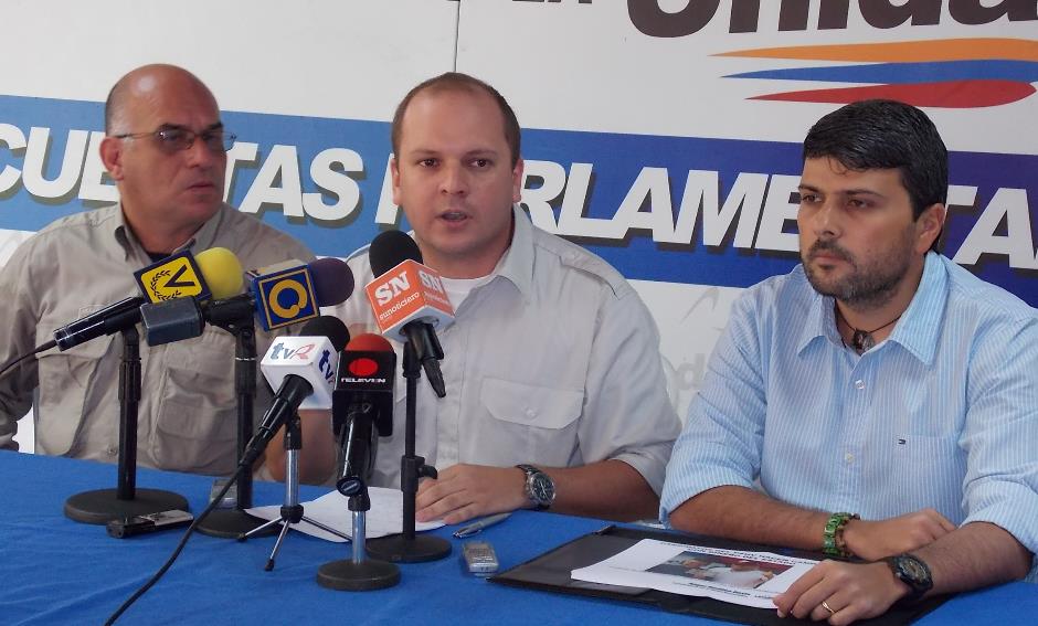 Medina: Bancada oficialista busca la destrucción del parlamento