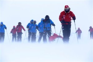 El príncipe Harry camina el Polo Sur
