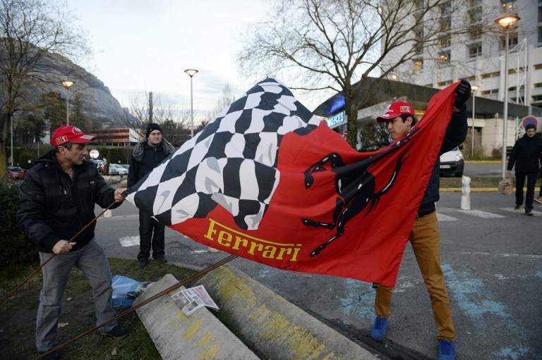 Ferraristas muestran su respeto en el hospital donde se encuentra Schumacher (FOTOS + lesión)