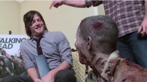 Genial: Así asusta “The Walking Dead” a uno de sus protagonistas (Video)