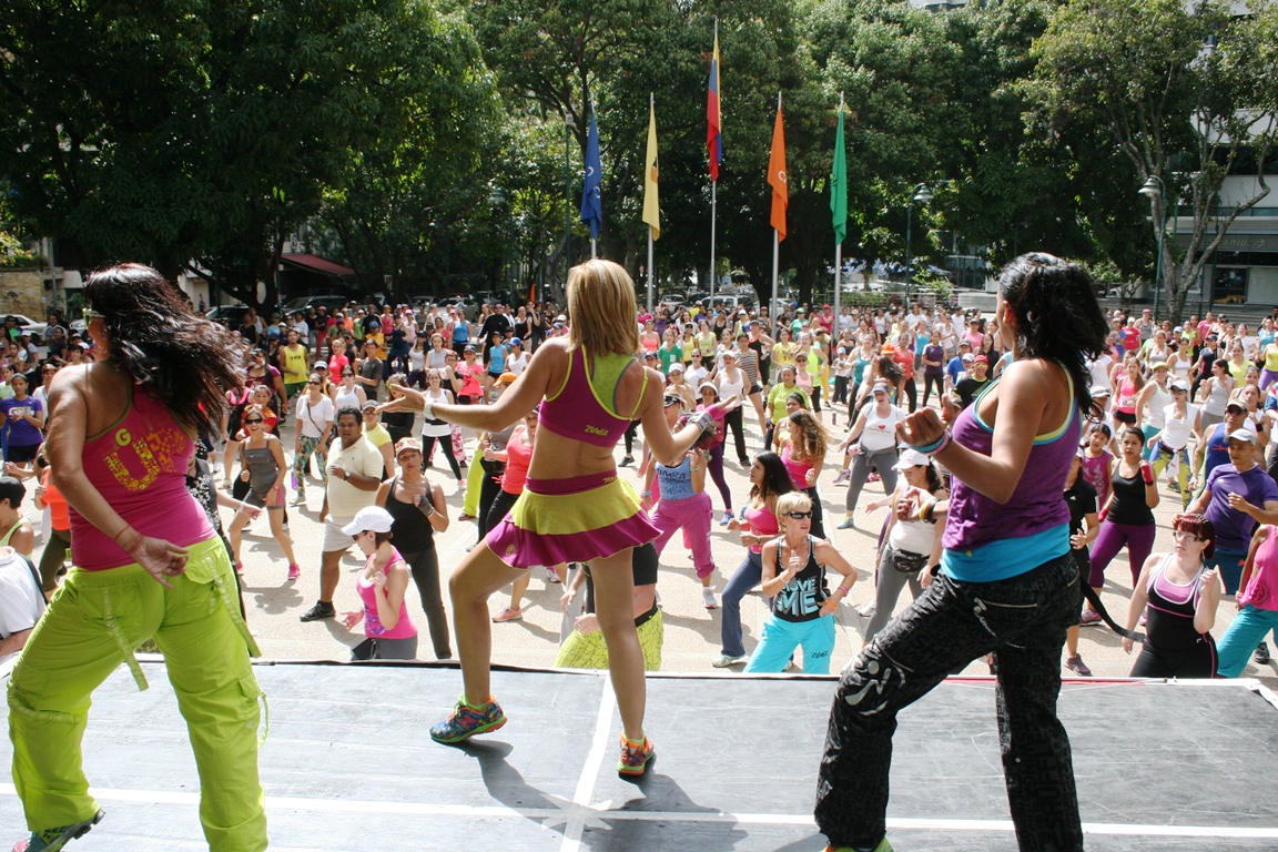 Clase de Zumba gratis en homenaje a mamá en su día