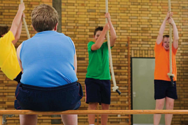 Cinco comidas por día alejan la obesidad en los adolescentes