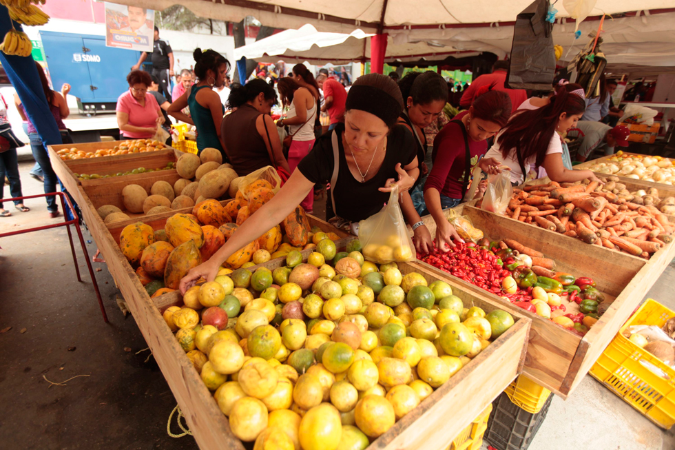 Se reduce el consumo de frutas por los altos costos