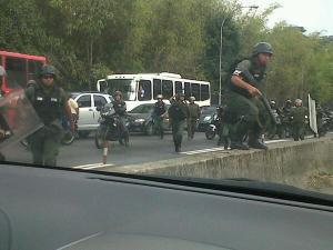 Guardia Nacional dispersa manifestantes en la Prados del Este (Foto)