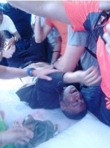 Reportan que padre José Palmar fue golpeado por la GNB (Fotos + Video)