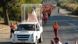 Unas dos mil personas asistieron a caminata en honor a la Virgen de la Candelaria