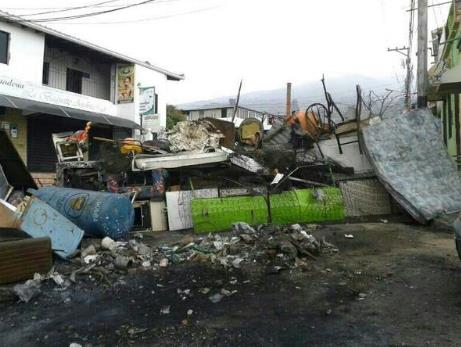 Así está una barricada en Táchira (Foto)