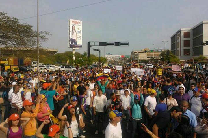 Con 40 grados centígrados marchó la oposición en Maracaibo hasta la Plaza de la República