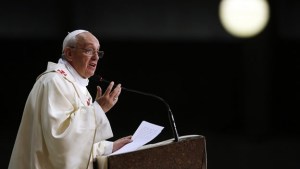 Papa Francisco pide a los fieles que lleven consigo siempre un evangelio