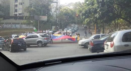 Estudiantes protestan frente a la Policlínica Metropolitana (Fotos)