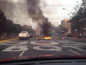 Barquisimeto amanece con barricadas este #28M (Foto)