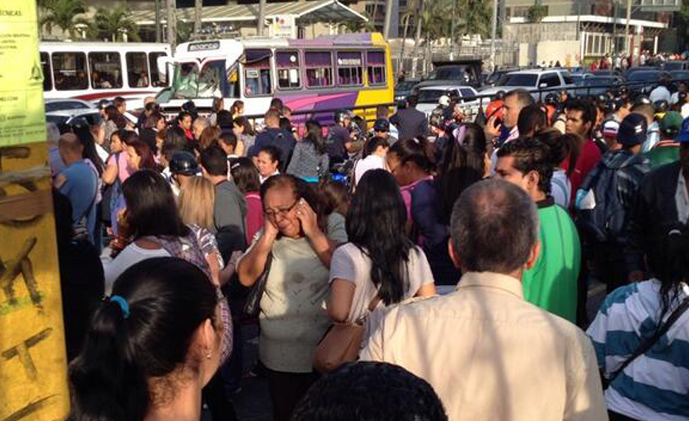 Caos por fallas en el Metro de Caracas (Fotos)