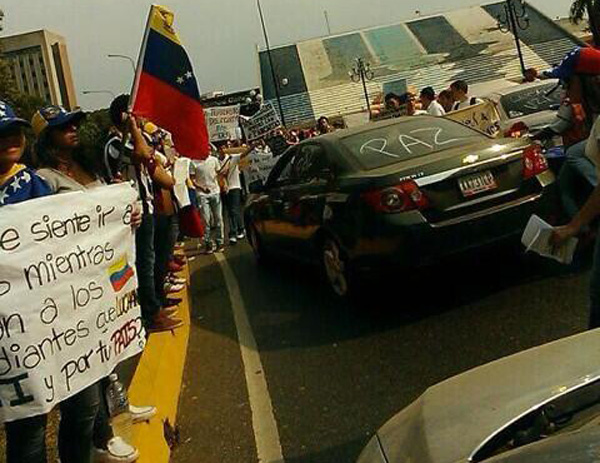 Bachilleres toman las calles del estado Carabobo (Fotos)