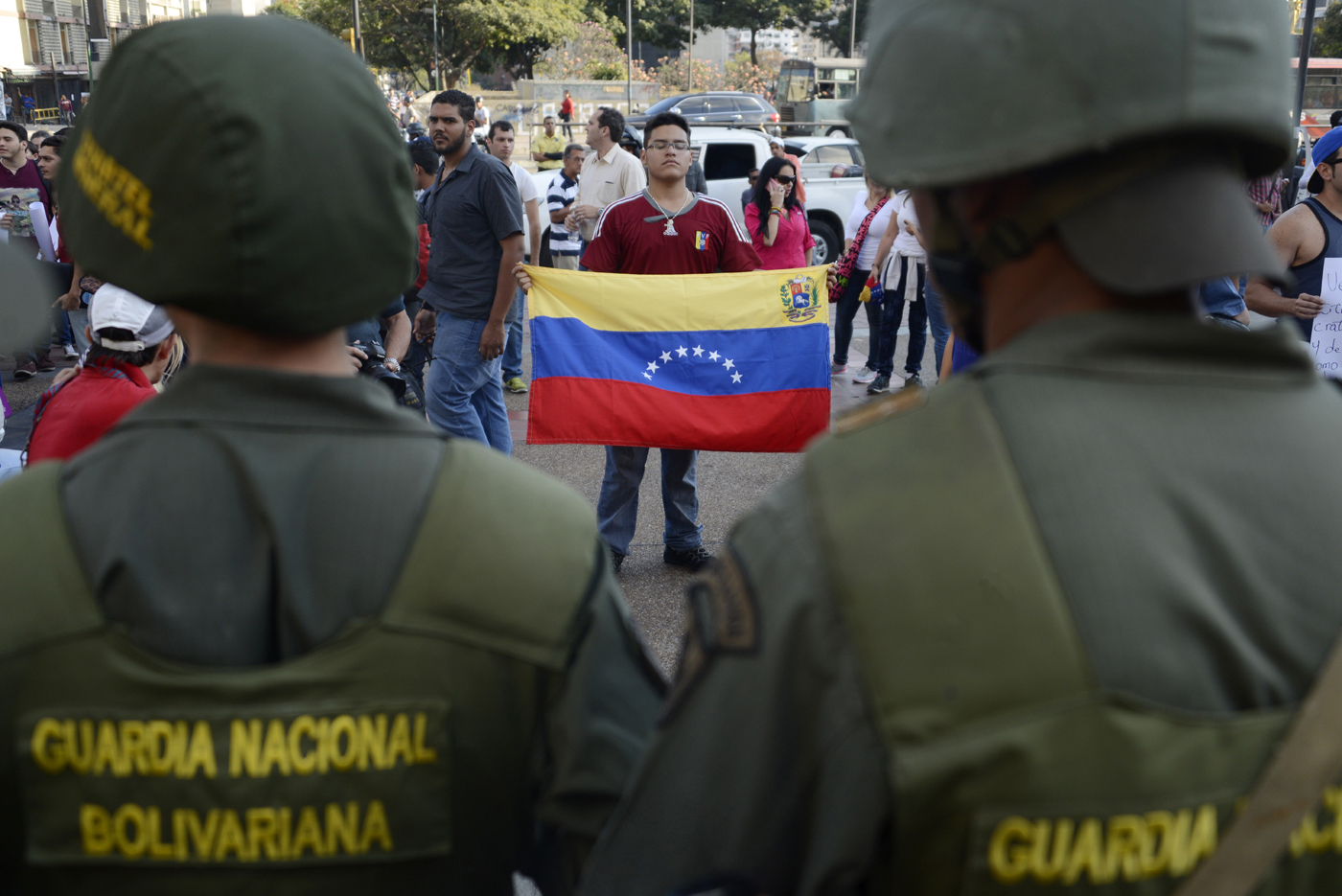 Leopoldo López cumple un mes detenido; las tropas siguen en Chacao