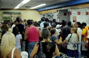 Escasez genera violencia en supermercados de Valencia