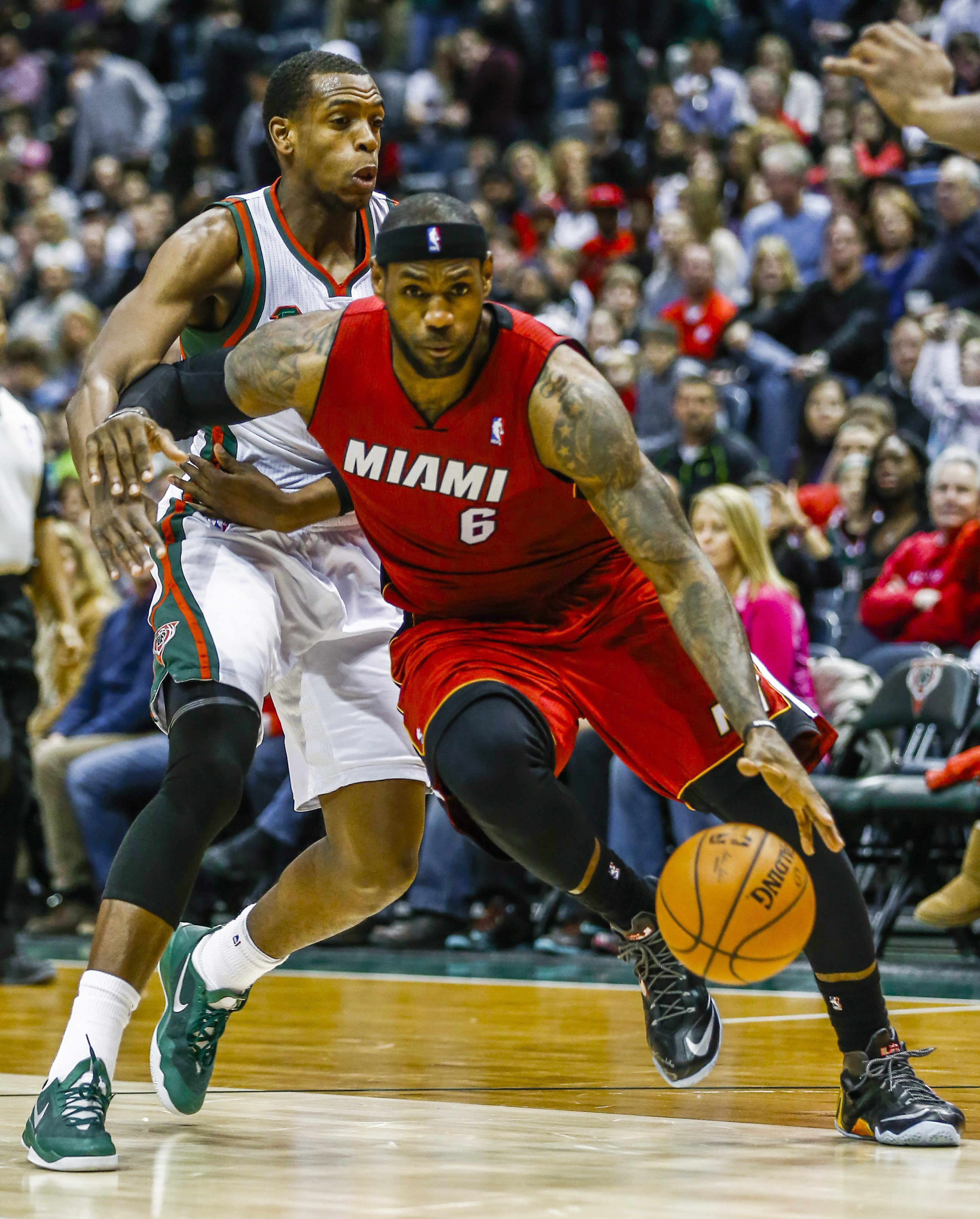 LeBron alejó un poco más a Knicks de la fase final