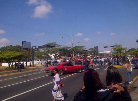 Estudiantes de la Urbe se mantienen en protesta #12M (Fotos)