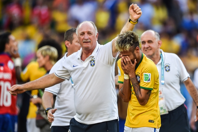 Scolari: Los árbitros están un poco reticentes con Brasil