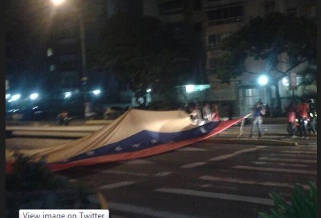 Reportan manifestaciones en El Cafetal (Fotos)