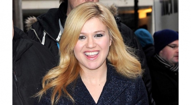 Kelly Clarkson ya es mamá y presenta a su hija (Foto)