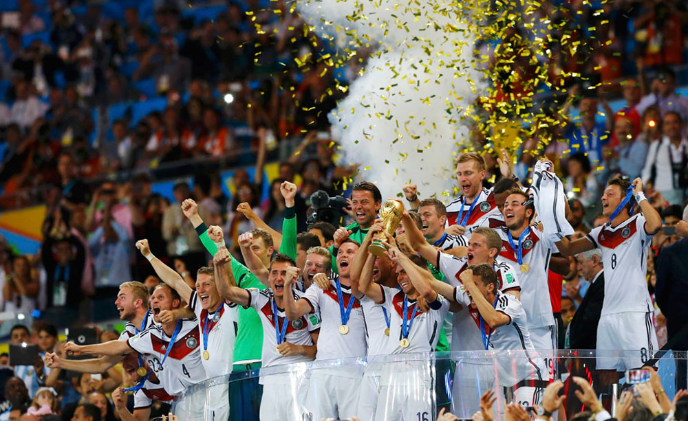 Se desprendió un pedazo de la Copa del Mundo